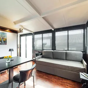 Mikka Studios: Luxury Apartament