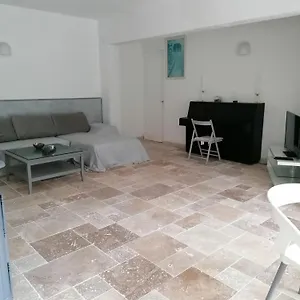 Charmant Rez De Climatise Renove, 90m2 Avec Parking , Cassis France